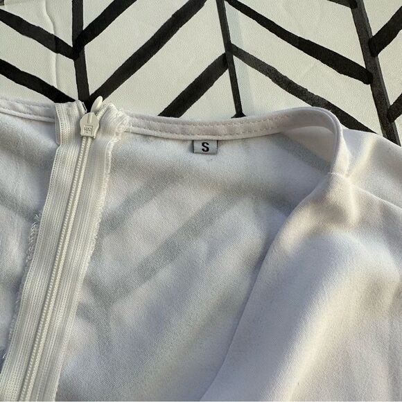 White V-Neck Long Sleeve Flowy Dress - Picture 4 of 4